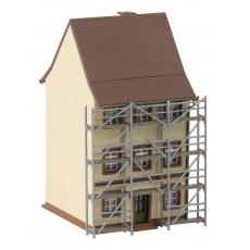 Faller 232175 N Altstadthaus mit Gerüst 52x63x83mm