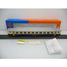 Roco 4238A H0 express train carriage B 50 63 20-33 841-7 beige/blue of the BLS Ep. IV