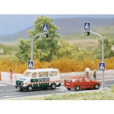 Busch 5916 H0 - 2 Fußgängerüberweg-Ampeln mit Blinkschaltung und Zebrastreifen