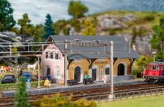 Faller 212128 N Bahnhof Lavin mit 43 Teilen in 4 Farben