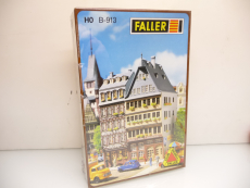 Faller B-913 H0 Stadthäuser Wilder Mann und Kleiner Dachsberg - Schlüssel eingeschweißt