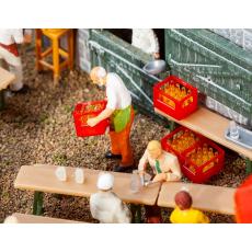 4 Getränkekisten mit Saftflas Faller H0 180996