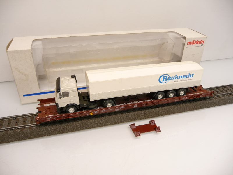 Märklin 4742 H0 Niederflurwagen beladen mit WIKING LKW Bauknecht DB
