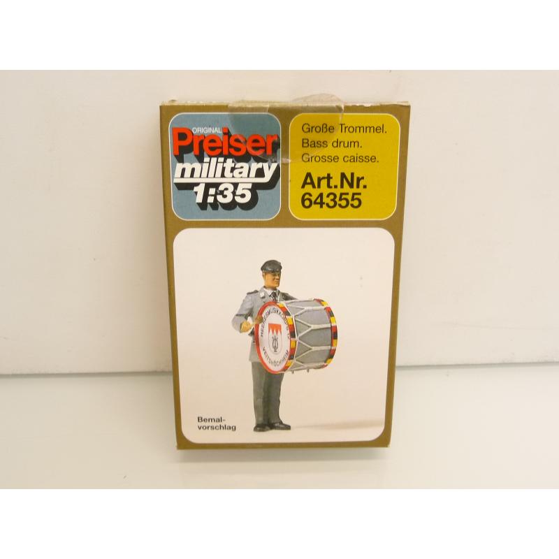 Preiser 64355 1:35 Heeresmusikkorps Musiker mit Große Trommel - unbemalt
