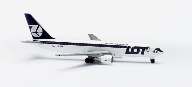 502917 LOT - Polish Airlines Boeing 767-300 70 Jahre Herpa