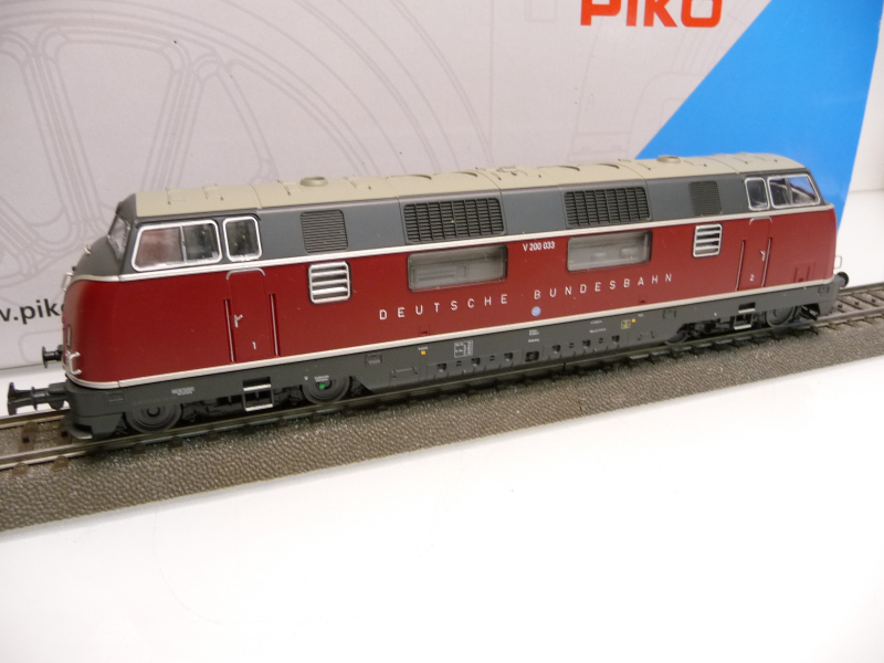 Piko 59720 H0 Diesellok V 200 033 rot der DB Epoche III geprüft in OVP