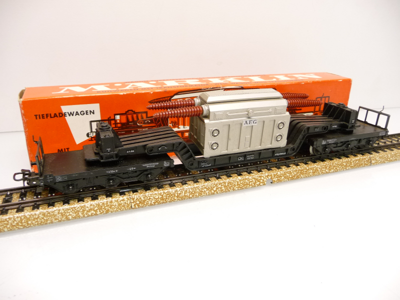 Märklin 4617 H0 Tiefladewagen SST 53 der DB Epoche III mit Großtransformator AEG TOP in roter OVP von 1964