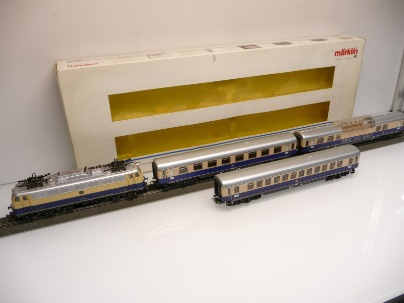 Märklin 28503 H0 Rheingold-Set 4-teilig mit E10 + 3 Blechwagen 3L~ AC analog