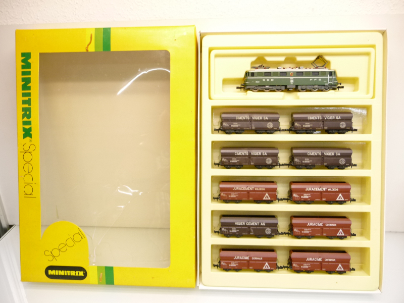 Minitrix 51107100 N Schweizer Zementzug mit Ae 6/6 und 10 Güterwagen TOP in OVP
