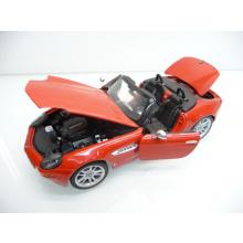 BMW Z8 in red convertible - Maisto 1:18