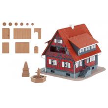 Faller 130587 H0 Fachwerkhaus mit Brunnen 206 Teile 123x123x108mm