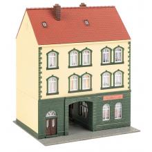 Faller 130628 H0 Town house with model shop 214 parts 136x125x174mm