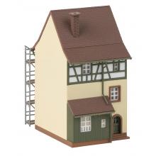 Faller 232175 N Altstadthaus mit Gerüst 52x63x83mm