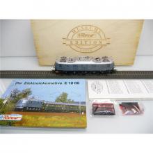 Roco 43660 H0 electric locomotive BR E 18 08 DRG museum edition in wooden box 2L = like brand new!!