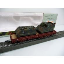 Roco 804 stake car Kbs of the DB loaded with 2 tank vehicles. MTW M 113 and M577 of the Bundeswehr LIKE NEW!!