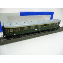 Roco 45645 H0 passenger car of the DR A4üe Ep. III 1st class 240-003 green
