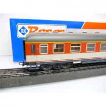 Roco 45002 H0 passenger car of the DB Ep. IV 31-70 150-2 orange/gray pop color
