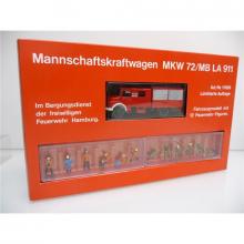 Preiser 11169 H0 Set Freiwillige Feuerwehr Hamburg mit MB MKW 72/MB LA 911 + 12 FW Figuren