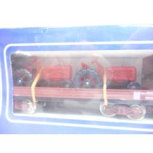 Jouef 6520 H0 Güterwagen beladen mit 2 Traktoren rot-braun