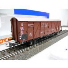 Roco 66251 H0 Gedeckter Fährbootwagen mit Bremserbühne der DB Ep. III Gbh 21 braun