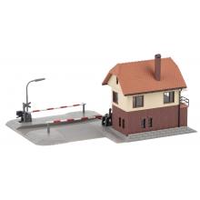 Faller 231718 N Bahnübergang mit Stellwerk 150 x 118 x 78 mm Ep. III