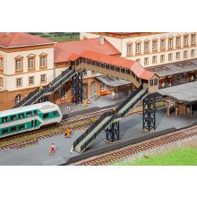Faller 120109 H0 Fußgängerbrücke mit Überdachung 273x195x138mm