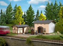 Auhagen 11457 H0 Bahnwärterwohnhaus mit Nebengebäude