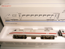Märklin 40712 H0 Hochgeschwindigkeitszug ICE 2 BR 402 der DB AG Epoche V mit Licht ohne Antrieb - TOP in OVP
