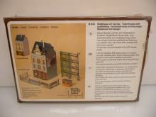 Faller B-942 H0 Stadthaus mit Gerüst und Bauzaun   wie NEU