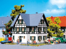 Faller 130259 H0 Zweifamilienhaus mit Fachwerk ab Epoche III