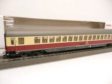 Märklin 43861 H0 Schnellzugwagen Apmz 121 rot/beige der DB Epoche IV TOP in OVP