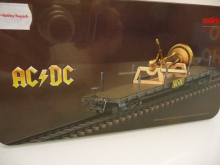 Märklin 48837 H0 Flachwagen beladen mit der AC/DC Statue Stiff Upper Lip  NEU !!