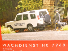 Busch 7968 H0 Action Set Wachdienst mit Landrover Discovery + eine Hundeführer + 1 Hund