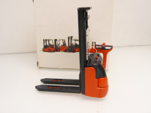 2988 Stapler L12 von Conrad - Linde 1:25  wie Neu in OVP