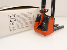 2988 Stapler L12 von Conrad - Linde 1:25  wie Neu in OVP